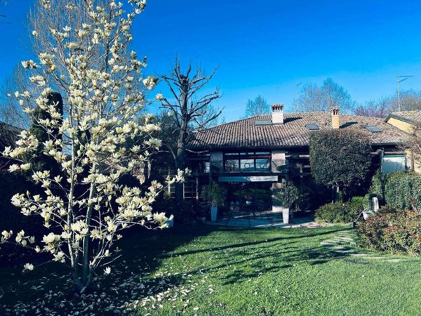 casa indipendente in vendita a Modena in zona San Faustino