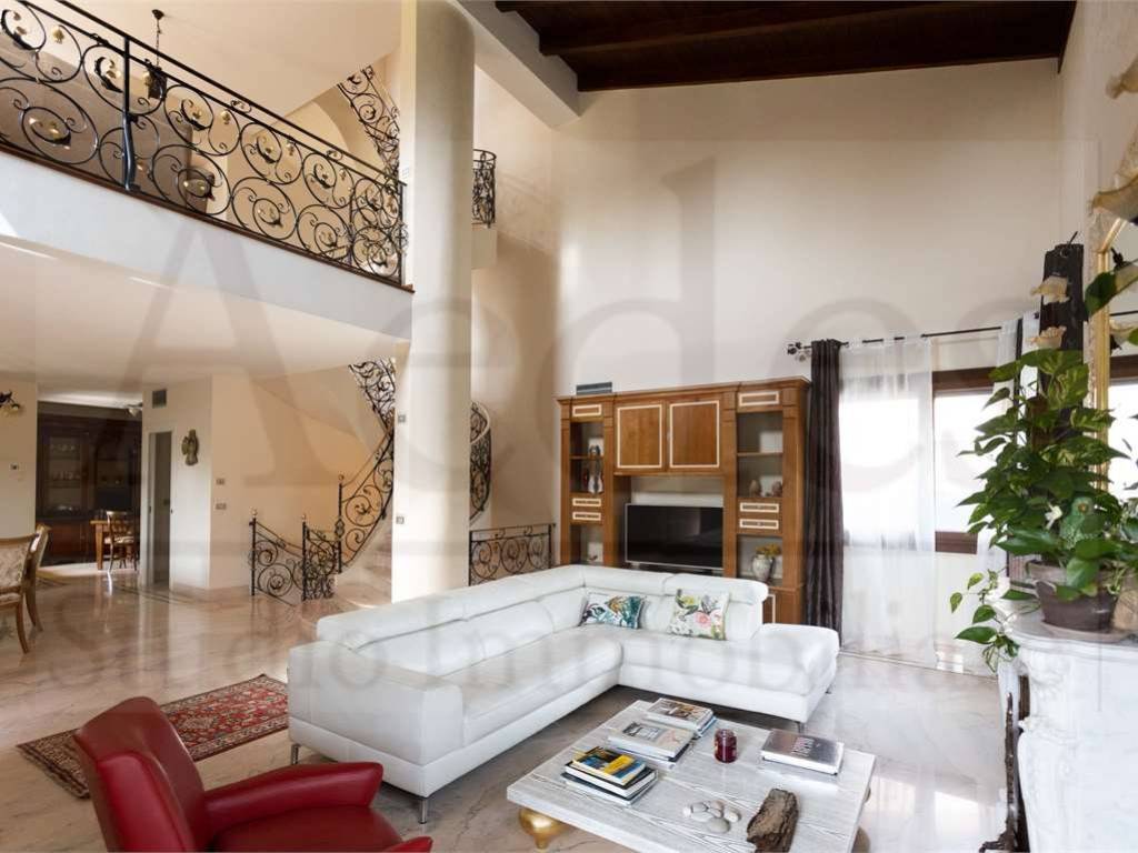 casa indipendente in vendita a Modena in zona Buon Pastore