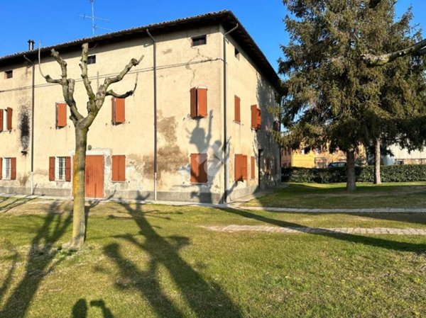 casa indipendente in vendita a Modena in zona Lesignana