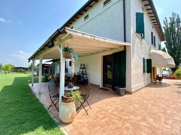 casa indipendente in vendita a Modena in zona Ganaceto