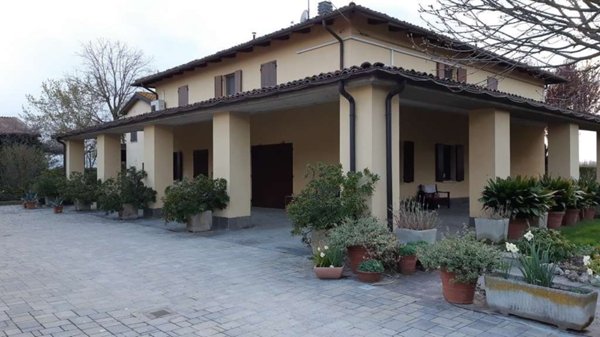 casa indipendente in vendita a Modena in zona Cittanova