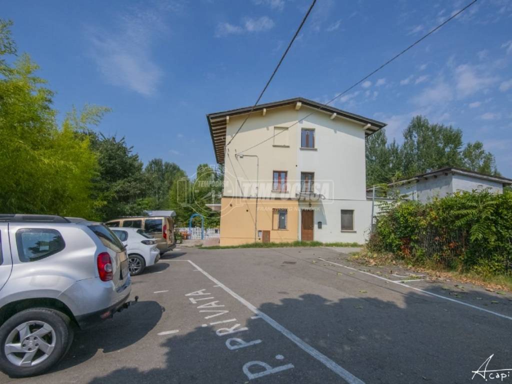 intera palazzina in vendita a Modena in zona Madonnina / Quattro Ville