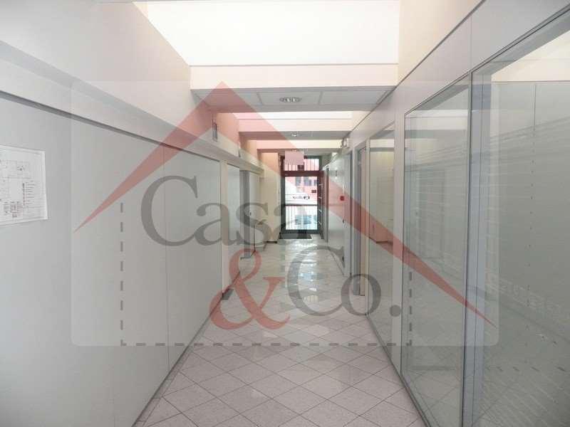 locale commerciale in vendita a Modena in zona Crocetta