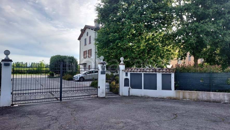 appartamento in vendita a Modena in zona Albareto
