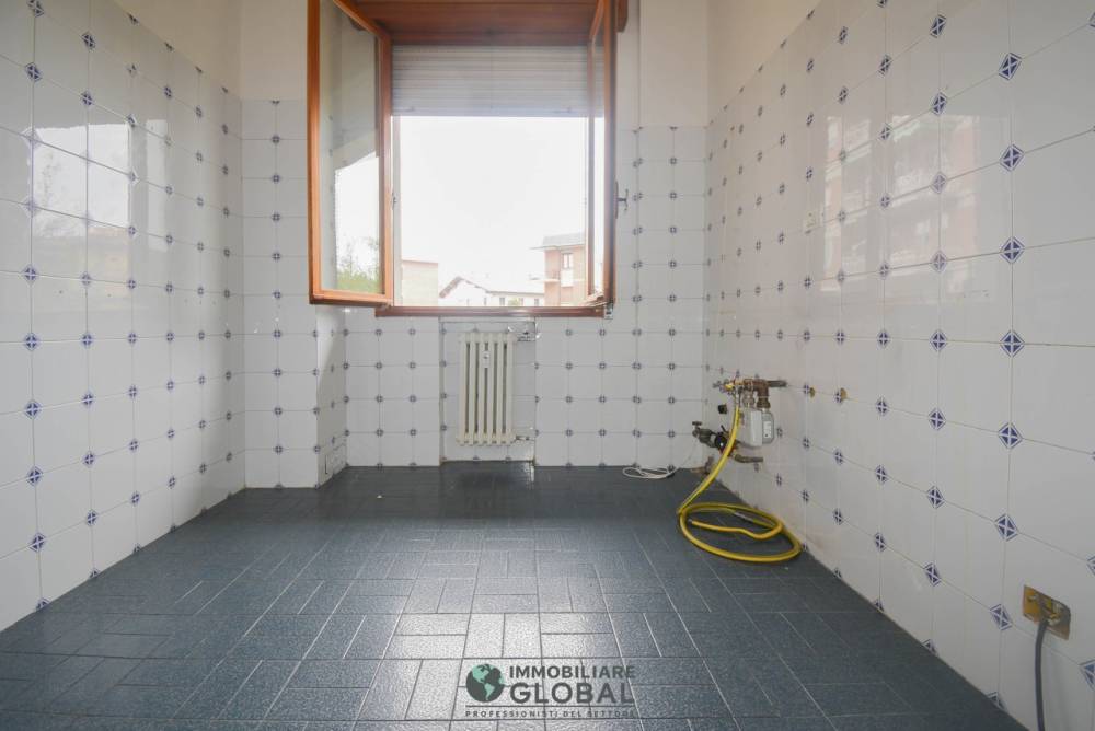 appartamento in vendita a Modena in zona Amendola
