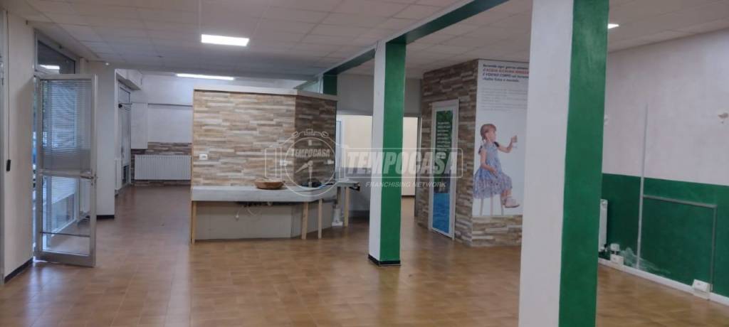negozio in vendita a Modena in zona Crocetta