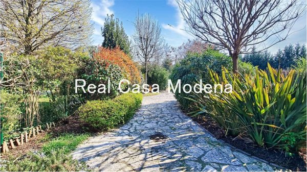 casa indipendente in vendita a Modena