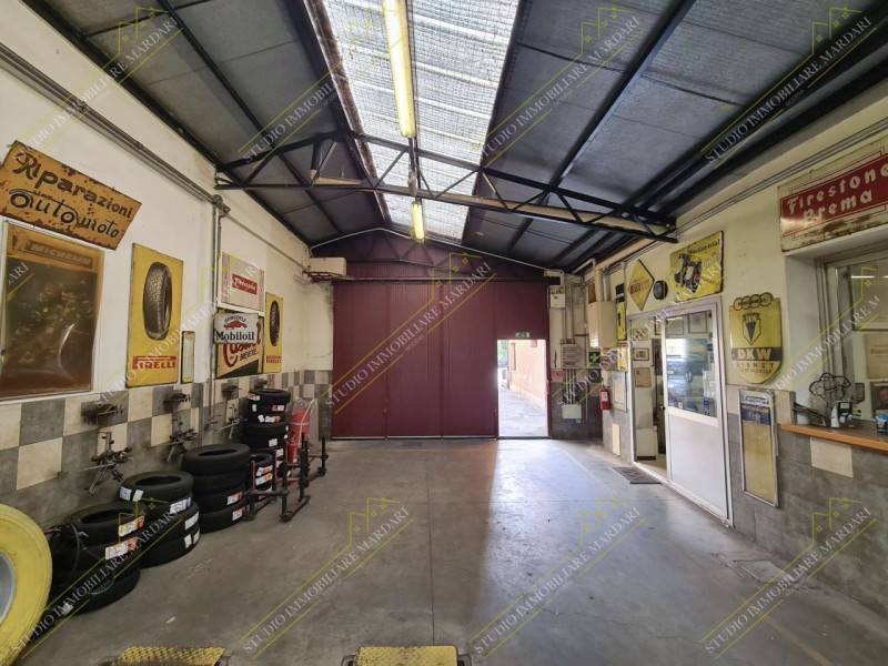 negozio in vendita a Modena in zona San Lazzaro / Modena Est