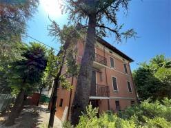 casa indipendente in vendita a Modena