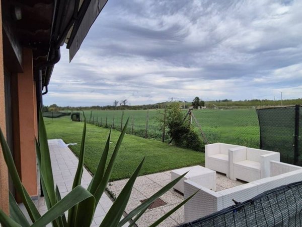 casa indipendente in vendita a Modena in zona San Lazzaro / Modena Est
