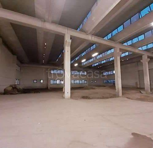 locale commerciale in vendita a Modena in zona Crocetta