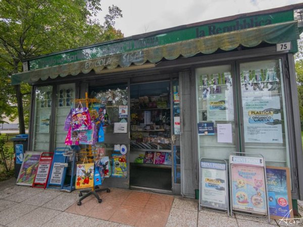 negozio in vendita a Modena in zona San Lazzaro / Modena Est