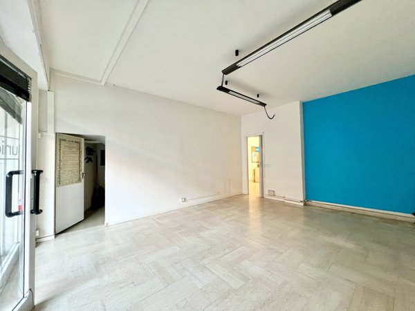 negozio in vendita a Modena