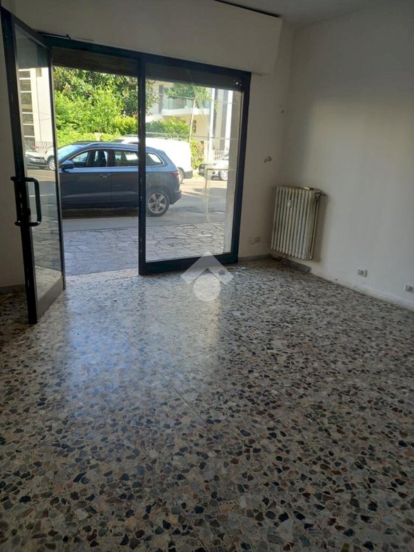 negozio in vendita a Modena in zona Buon Pastore