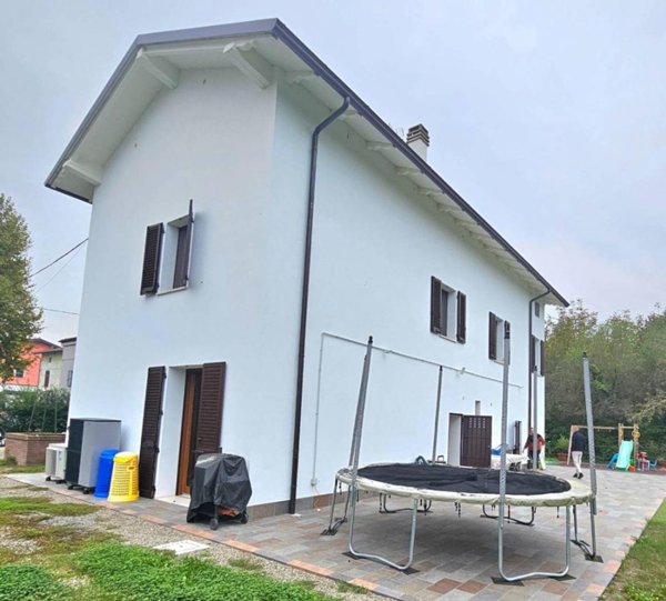 casa indipendente in vendita a Modena in zona San Damaso