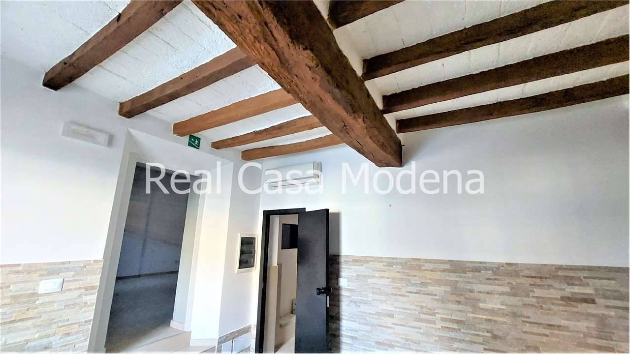 negozio in vendita a Modena in zona Sant'Agnese