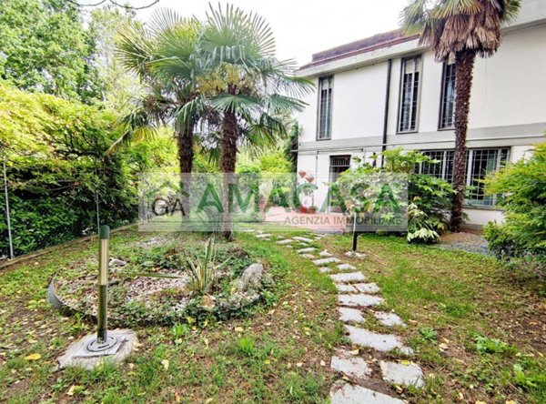 casa indipendente in vendita a Modena in zona Centro Storico