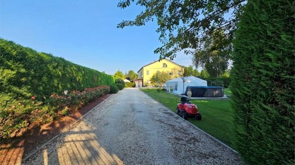 casa indipendente in vendita a Modena