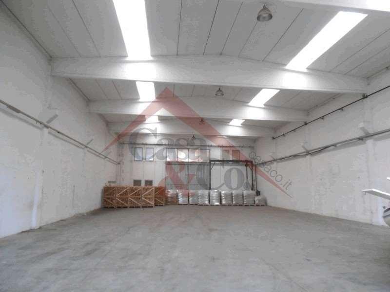 locale commerciale in vendita a Modena in zona Crocetta