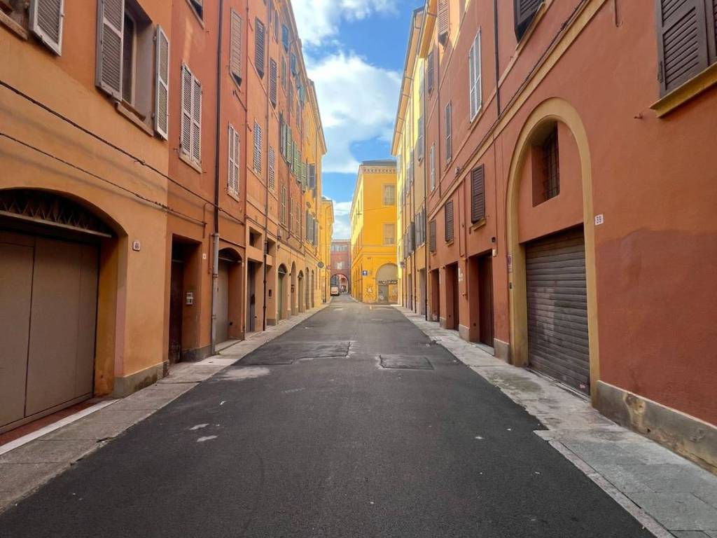 appartamento in vendita a Modena in zona Centro Storico
