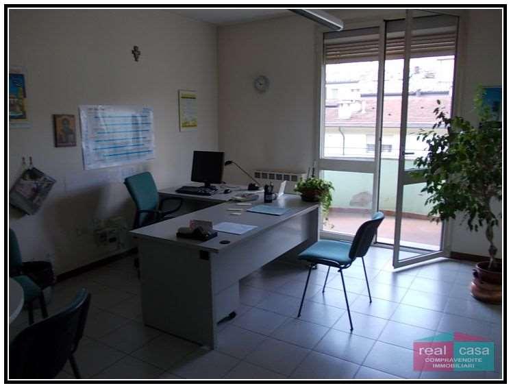 negozio in vendita a Modena in zona Centro Storico