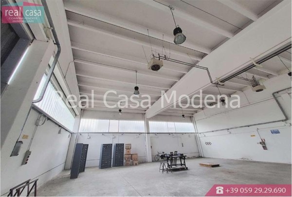 locale commerciale in vendita a Modena