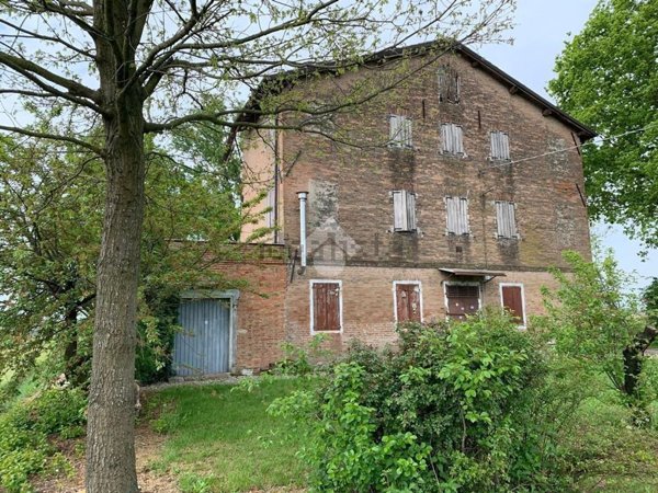 casa indipendente in vendita a Modena in zona Ganaceto