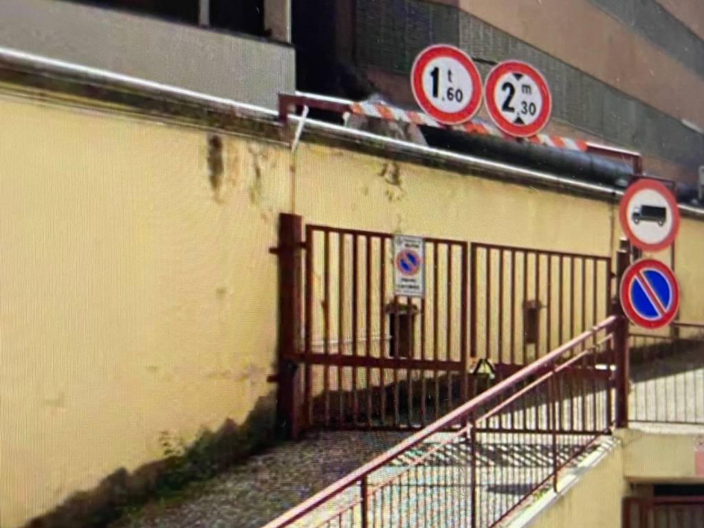 locale di sgombero in vendita a Modena in zona San Lazzaro / Modena Est