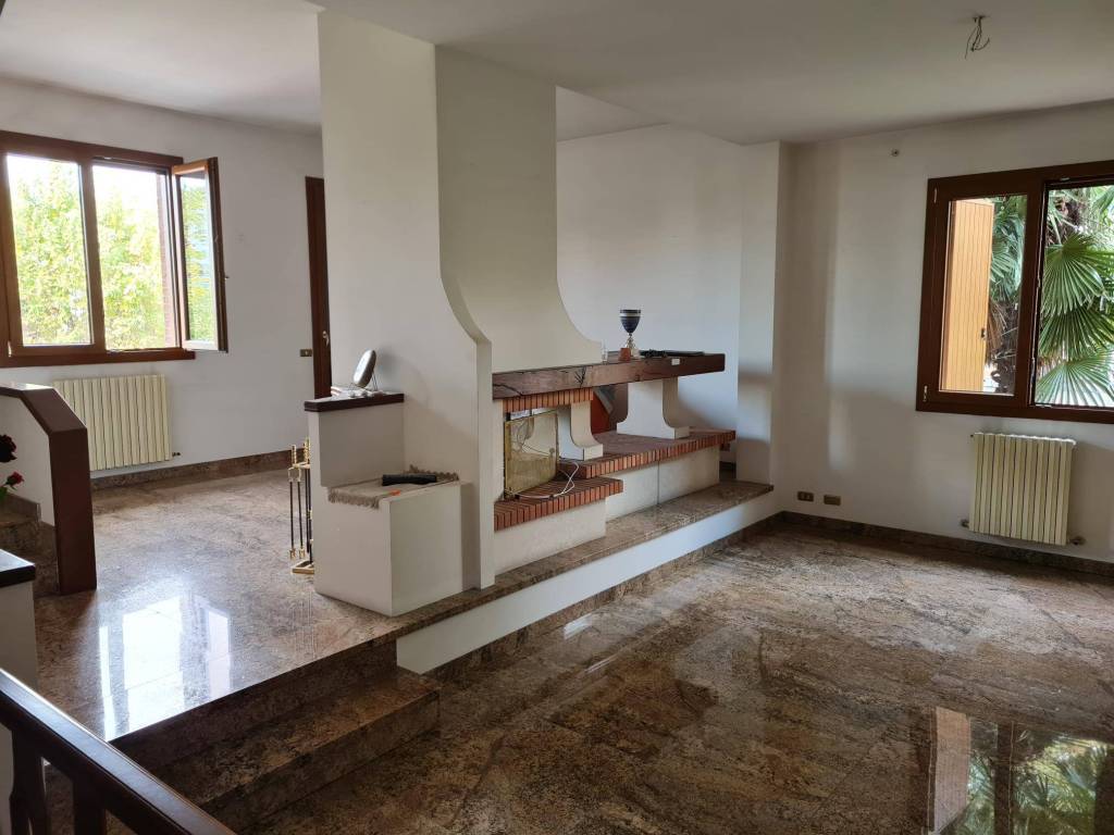 casa indipendente in vendita a Modena in zona San Lazzaro / Modena Est