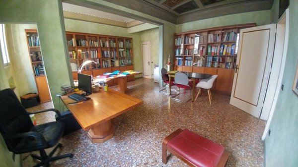 ufficio in vendita a Modena in zona Centro Storico