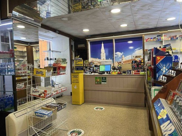 negozio in vendita a Modena in zona San Lazzaro / Modena Est