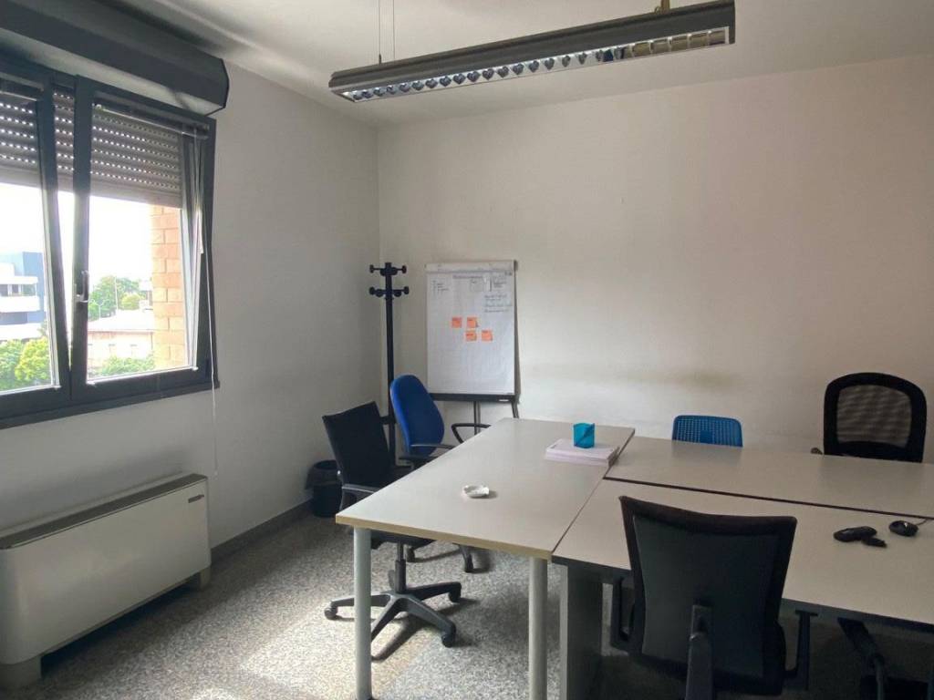 ufficio in vendita a Modena in zona Cognento