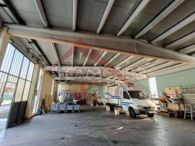 locale commerciale in vendita a Modena in zona Crocetta