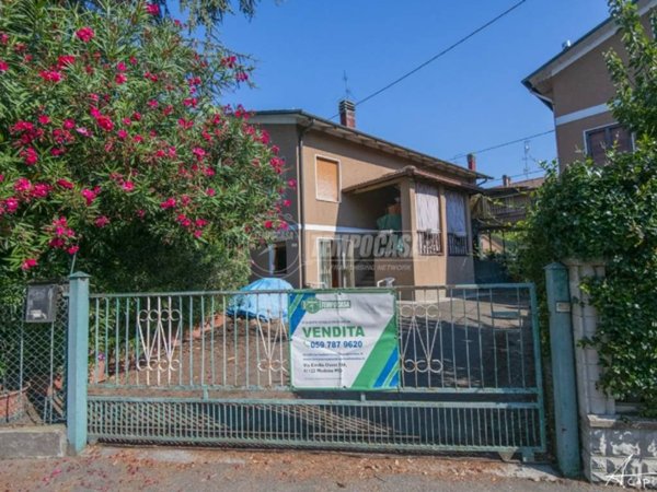 casa indipendente in vendita a Modena in zona Madonnina / Quattro Ville