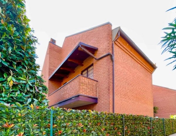 casa indipendente in vendita a Modena in zona Crocetta