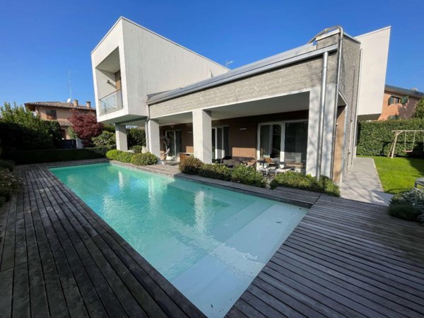 casa indipendente in vendita a Modena in zona San Damaso