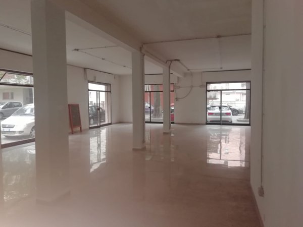 negozio in vendita a Modena