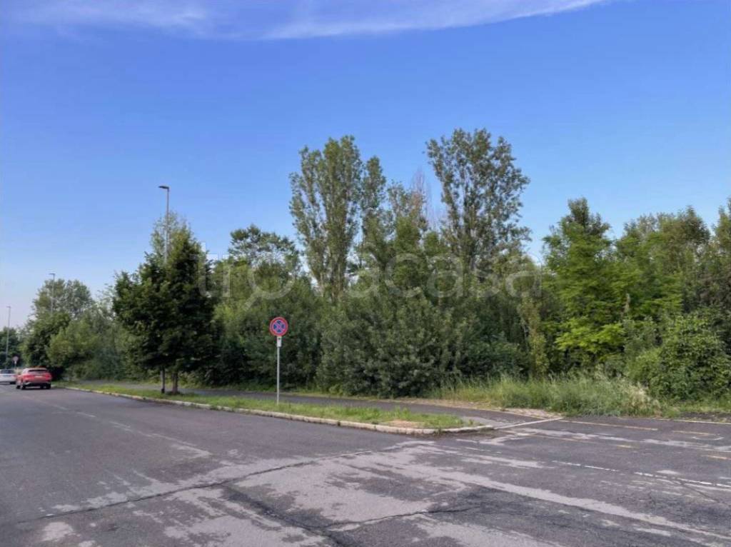 terreno edificabile in vendita a Modena in zona San Faustino