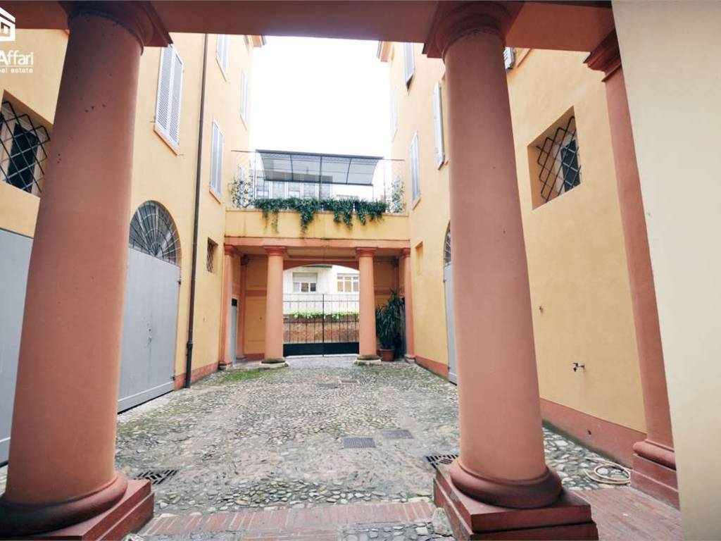 appartamento in vendita a Modena in zona Centro Storico