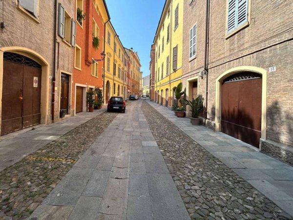 appartamento in vendita a Modena in zona Centro Storico