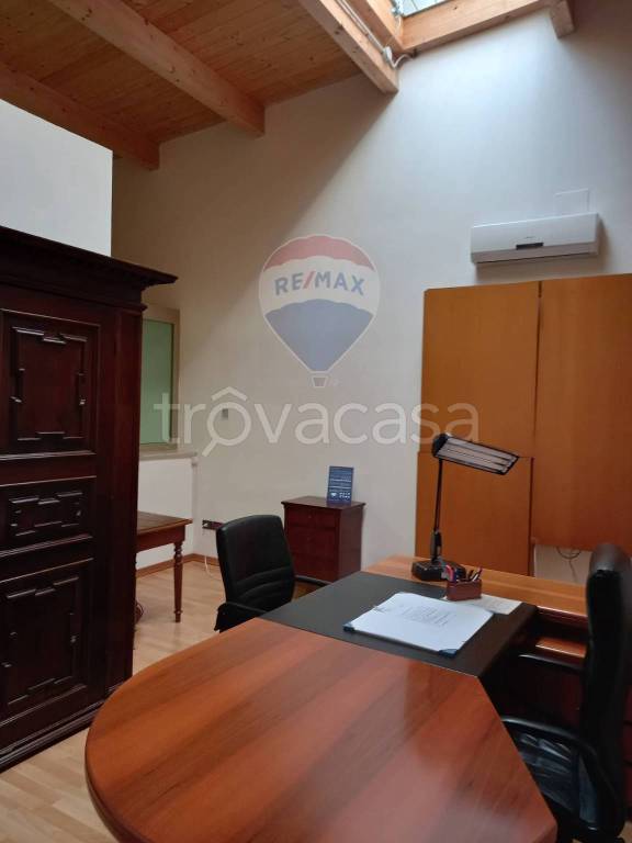 ufficio in vendita a Modena in zona Madonnina / Quattro Ville