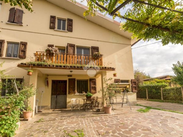 casa indipendente in vendita a Modena in zona Ganaceto