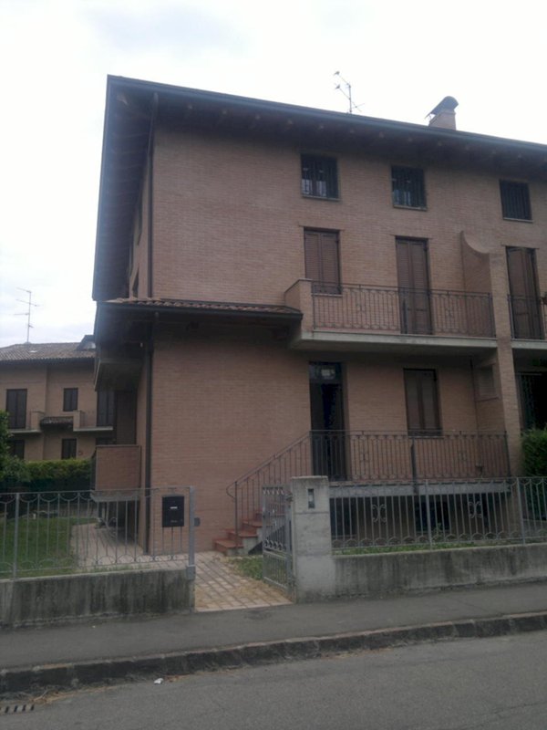 casa indipendente in vendita a Modena in zona Cognento