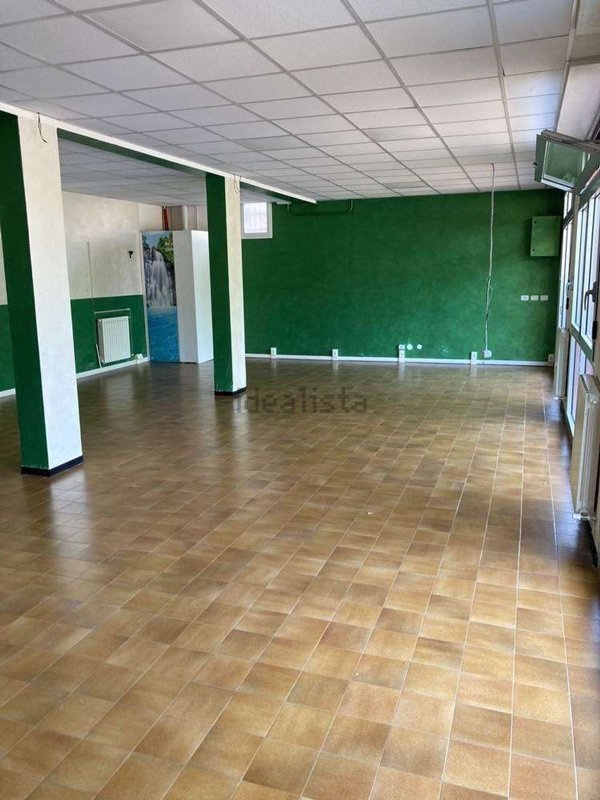 locale commerciale in vendita a Modena