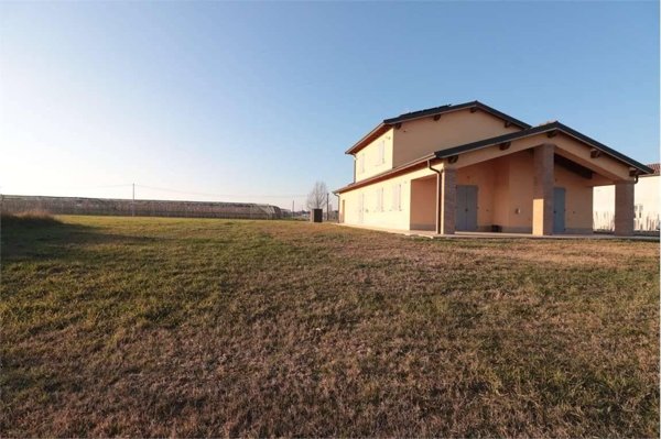 casa indipendente in vendita a Modena in zona Ganaceto