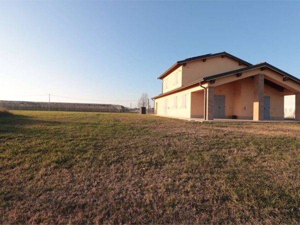 casa indipendente in vendita a Modena in zona Ganaceto