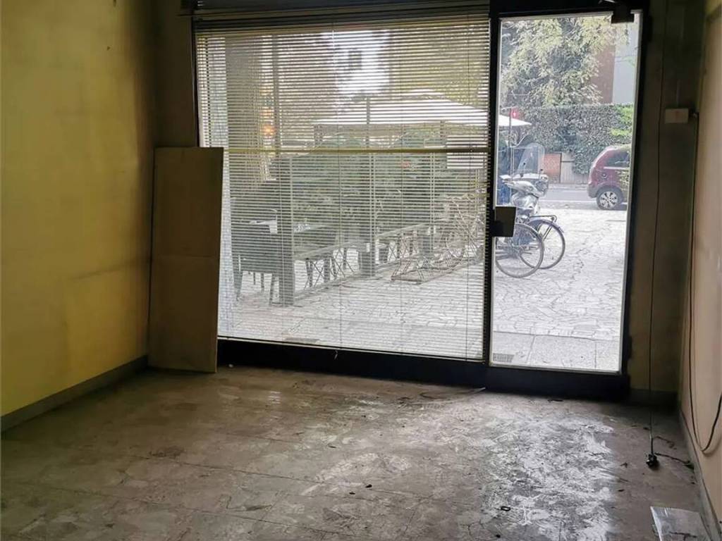 negozio in vendita a Modena in zona Sant'Agnese