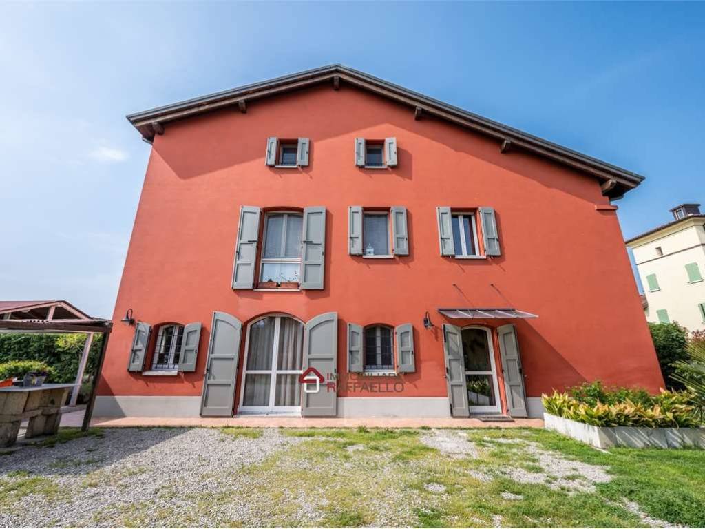 casa indipendente in vendita a Modena in zona Albareto