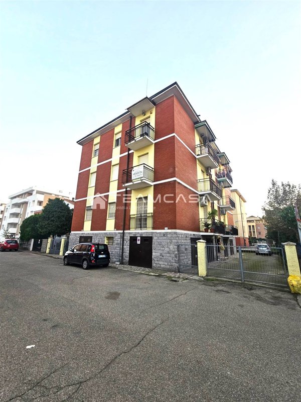 appartamento in vendita a Modena in zona Madonnina / Quattro Ville