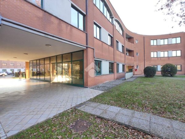 ufficio in vendita a Modena in zona Crocetta